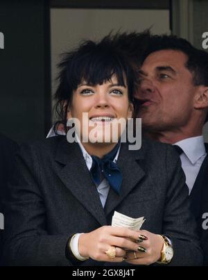 Lily Allen nimmt am 14. März 2014 am Gold Cup Day beim Cheltenham Festival Teil Stockfoto