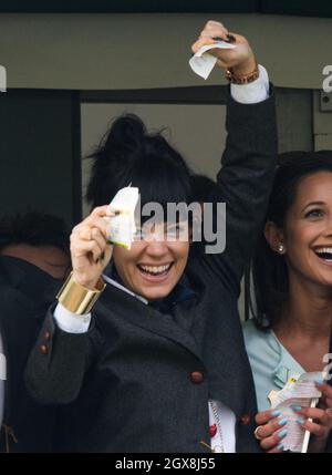 Lily Allen nimmt am 14. März 2014 am Gold Cup Day beim Cheltenham Festival Teil Stockfoto