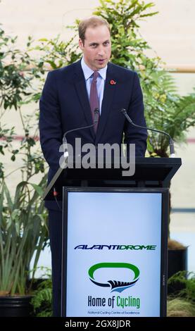 Prinz William, Herzog von Cambridge, hält eine Rede im neuen National Cycling Centre of Excellence Velodrome in Hamilton, Neuseeland Stockfoto