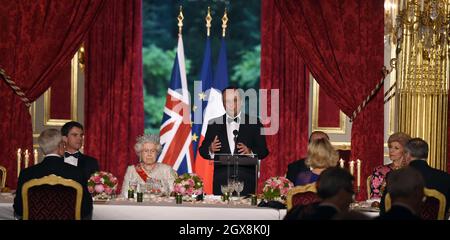 Der französische Präsident Francois Hollande hält am 6. Juni 2014 eine Rede während eines Staatsbanketts zu Ehren von Königin Elizabeth II. Im Elysée-Palast in Paris. Stockfoto