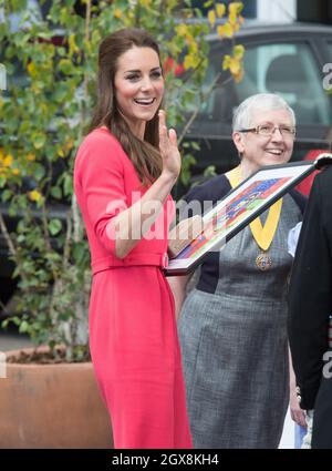 Catherine, Herzogin von Cambridge, besucht ein M-PACT Plus Beratungsprogramm an der Blessed Sacrament School in Islington, London. Stockfoto