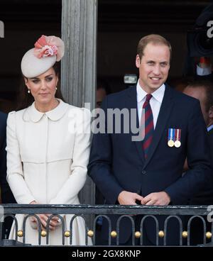 Catherine, Herzogin von Cambridge und Prinz William, Herzog von Cambridge, nehmen am 4. August 2014 an einem Empfang im Mons Town Hall in Belgien Teil. Dies ist Teil einer Reihe von Ereignissen zum 100. Jahrestag des Beitritts Großbritanniens zum Ersten Weltkrieg. Stockfoto