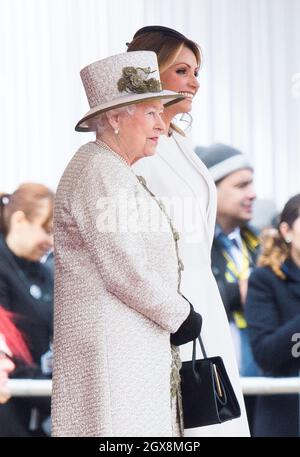 Königin Elizabeth ll und Angelica Rivera, Frau des mexikanischen Präsidenten Enrique Pena Nieto, nehmen an einer feierlichen Begrüßung des Präsidenten der Vereinigten Mexikanischen Staaten bei der Horse Guards Parade in London Teil. Stockfoto