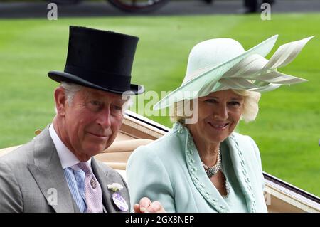 Prinz Charles, Prinz von Wales und Camilla, Herzogin von Cornwall kommen am 16. Juni 2015 zum 1. Tag von Royal Ascot an. Stockfoto