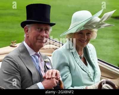 Prinz Charles, Prinz von Wales und Camilla, Herzogin von Cornwall kommen am 16. Juni 2015 zum 1. Tag von Royal Ascot an. Stockfoto