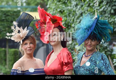 Damen Hut Mode auf Show während Tag 2 von Royal Ascot am 17. Juni 2015 Stockfoto