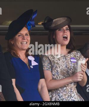 Sarah Ferguson und Prinzessin Eugenie nehmen am 4. Tag von Royal Ascot am 19. Juni 2015 Teil. Stockfoto