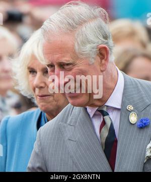 Prinz Charles, Prinz von Wales und Camilla, Herzogin von Cornwall, nehmen am 29. Juli 2015 an der Sandringham Flower Show Teil. Stockfoto