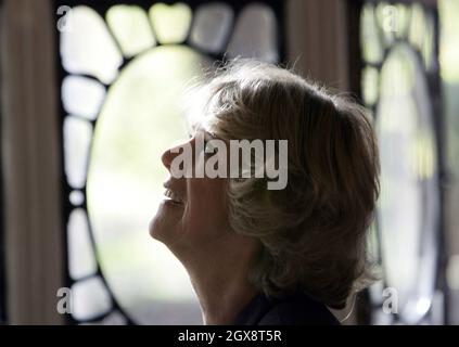 Camilla, Herzogin von Cornwall, tourte durch den neu renovierten Soroptimists Residential Club in Bayswater im Zentrum von London. Soroptimist International bezeichnet sich selbst als Organisation für Frauen in Management und Berufen, die in 119 Ländern weltweit Niederlassungen hat. Anwar Hussein/allactiondigital.com Stockfoto