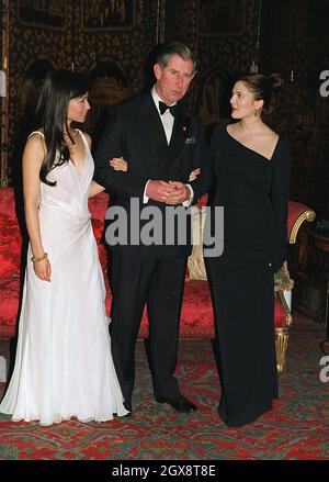 Drew Barrymore und Luy Lui treffen den Prinzen von Wales zu einem Abendessen in seinem Haus im St. James' Palace, London, bevor Charlie's Angels 2000 Premiere hatte. Anwar Hussein/allactiondigital.com Stockfoto