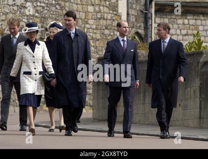 Die Prinzessin Royal, Commodore Tim Laurence, der Earl of Wessex und der Herzog von York kommen zum Ostergottesdienst in Windsor. Volle Länge, Royals, Anzug, Hut Â©Anwar Hussein/allaction.co.uk Stockfoto