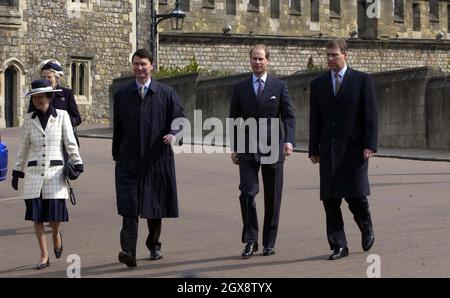 Die Prinzessin Royal und ihr Mann, Commodore Tim Laurence, kommen zusammen mit dem Earl of Wessex und dem Herzog von York zum Ostergottesdienst in Windsor an. In voller Länge, Anzug, Krawatte, Royals, Hut Â©Anwar Hussein/allaction.co.uk Stockfoto