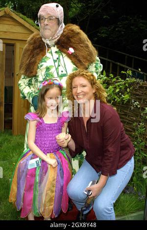 Charlie Dimock auf der RHS Chelsea Flower Show 2003, London. Der Gärtner war bei der Veranstaltung im Sulis Garden zu finden. Dreiviertel Länge. â©Jean/allaction.co.uk Stockfoto