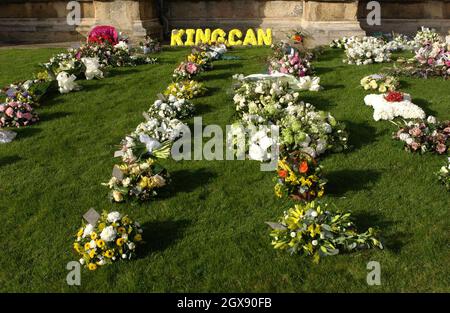 Blumengebete im Schloss Windsor für die Beerdigung von Prinzessin Margaret. Prinzessin Margaret, die jüngere Schwester der britischen Königin Elizabeth II., starb am Samstag im Alter von 71 Jahren. Stockfoto