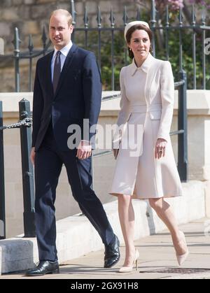 Prinz William, Herzog von Cambridge, und Catherine, Herzogin von Cambridge, tragen einen cremefarbenen Catherine Walker Mantel, kommen am 16. April 2017 zum Osterdienst in der St. George's Chapel in Windsor Stockfoto