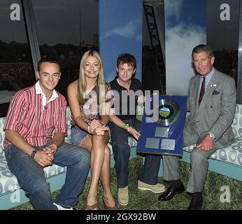 Prinz Charles trifft Cat Deeley und Ant und Dec, Anthony McPartlin und Declan Donnelly auf der Party von Capital FM im Park zu Gönnen des Prince's Trust und findet im Hyde Park, London, statt. Volle Länge. Stockfoto