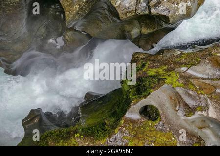 Naturlandschaft rund um die Chasm Falls am Cleddau River at Die Südinsel von Neuseeland Stockfoto