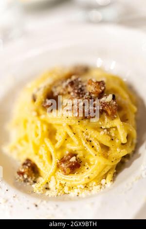 Spaghetti alla Carbonara, original Pasta-Empfang in Rom, Italien Stockfoto