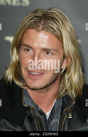 David Beckham signiert Kopien seiner Autobiographie in der Waterstones Buchhandlung in Piccadilly, London. Stockfoto