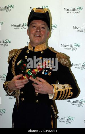 Nickolas Grace bei der Macmillan Celebrity Christmas Stocking Auction, Christies, South Kensington. Stockfoto