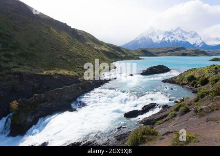 Salto Chico Wasserfall zu sehen, Torres del Paine Nationalpark, Chile. Chilenischen Patagonien Landschaft Stockfoto