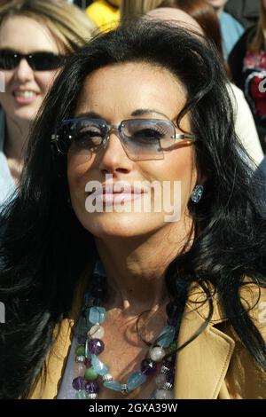 Nancy Dell'Olio beim Mittagessen macht sich Spaß für die Celebs und Londoner, während sie „für Großbritannien springen“ und in das Guiness Book of Records eintauchen. Stockfoto