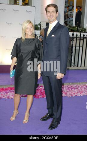 Prinz Pavlos von Griechenland und seine Frau Marie-Chantel kamen zur Wiedereröffnung von Asprey an, die sich in der exklusiven Londoner Bond Street befindet. Die Tochter von Mick Jaggerist Creative Director des Juwelierhauses. Stockfoto