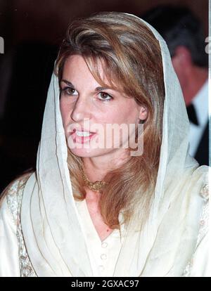 Imran Khan und Jemima Khan haben angekündigt, sich scheiden zu lassen. Jemima - die Tochter des Millionärs des britischen Geschäftsmannes James Goldsmith - und Khan haben zwei Söhne. Khan führte Pakistan zum Sieg bei der Cricket-Weltmeisterschaft 1992 und gründete später 1996 seine eigene politische Partei. â©anwar hussein/allactiondigital.com Stockfoto