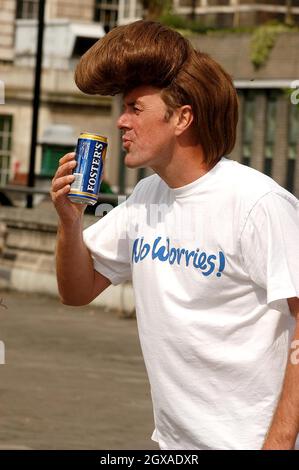 Phil Tufnell startet die neue Werbekampagne von Foster's Tuffer's Bush Trial im Walkabout Inn, Temple Place in London. Stockfoto