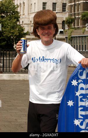 Phil Tufnell startet die neue Werbekampagne von Foster's Tuffer's Bush Trial im Walkabout Inn, Temple Place in London. Stockfoto