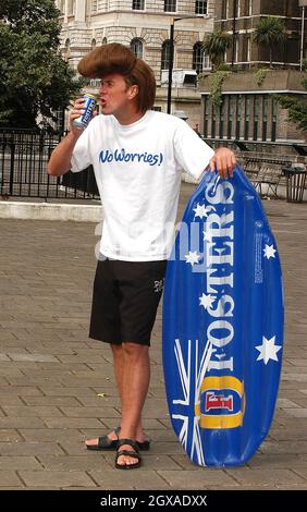 Phil Tufnell startet die neue Werbekampagne von Foster's Tuffer's Bush Trial im Walkabout Inn, Temple Place in London. Stockfoto