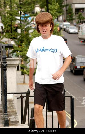 Phil Tufnell startet die neue Werbekampagne von Foster's Tuffer's Bush Trial im Walkabout Inn, Temple Place in London. Stockfoto