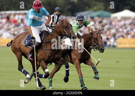 Die prestigeträchtige Veuve Clicquot gesponserte Gold Cup-Polo-Wettbewerb Finalveranstaltung im Cowdray Park, Midhurst, West Sussex. Der Finaltag gilt als eines der wichtigsten Sportereignisse der englischen Sommersaison und wird vom Young England International Match gefolgt. Stockfoto