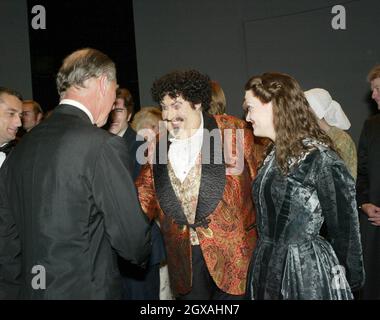 Prinz Charles, begleitet von Camilla Parker-Bowles, besuchte die Royal Gala Charity Performance der Frau in Weiß, Andrew Lloyd Webbers neues Musical im Palace Theatre, London. Anwar Hussein/allactiondigital.com Stockfoto