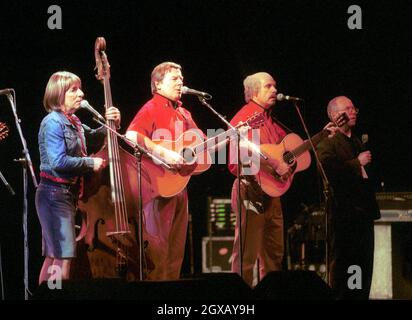 A Mighty Wind treten im QE Theater in Vancouver auf. Stockfoto