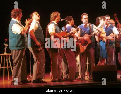 A Mighty Wind treten im QE Theater in Vancouver auf. Stockfoto