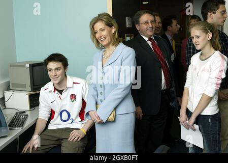 Sophie, Gräfin von Wessex, die heute ihren 40. Geburtstag feiert, eröffnet das neue Sixth Form Center am Collingwood College in Camberley, Surrey. Stockfoto