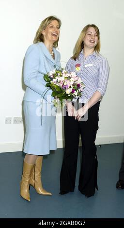 Sophie, Gräfin von Wessex, die heute ihren 40. Geburtstag feiert, eröffnet das neue Sixth Form Center am Collingwood College in Camberley, Surrey. Stockfoto