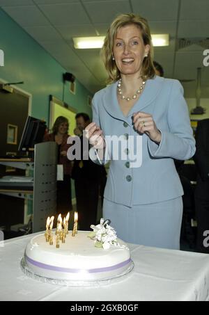 Sophie, Gräfin von Wessex, die heute ihren 40. Geburtstag feiert, eröffnet das neue Sixth Form Center am Collingwood College in Camberley, Surrey. Stockfoto