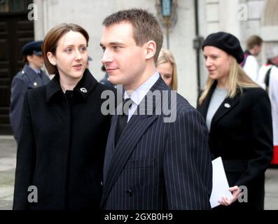 Earl und Gräfin von Ulster, Teilnahme am Gedenkgottesdienst für die verstorbene Prinzessin Alice, die Tante von Königin Elisabeth II., in der St. Clement Danes Church in London. An dem Gottesdienst nahmen Mitglieder der königlichen Familie Teil, darunter der verstorbene Prinzessinnen-Sohn, S.H. der Herzog von Gloucester und die Herzogin von Gloucster. Anwar Hussein/allactiondigital.com Stockfoto