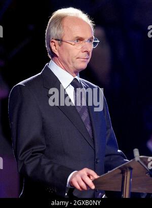 Der englische Fußballmanager Sven-Goran Ericsson spricht in der Westminster Central Hall, London, bei einem Gottesdienst zum Gedenken an die Opfer des Holocaust. Donnerstag, 27. Januar 2005 zum 60. Jahrestag der Befreiung von Auschwitz. Anwar Hussein/allactiondigtial.com Stockfoto