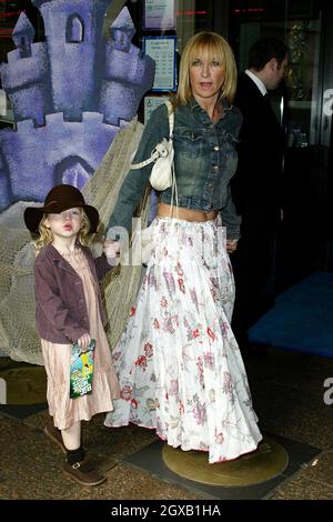 MEG Mathews und Tochter Annais bei der Filmpremiere „Spnge Bob Squarepants“ in London. Stockfoto