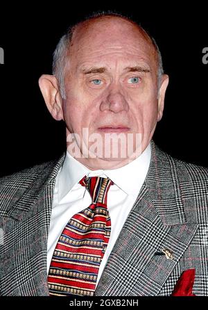 EastEnders-Star John Bardon, der am Dienstag, dem 15. Februar, im London Television Centre in London ankam, um „ein Publikum mit Joe Pasquale“ zu besuchen. Stockfoto