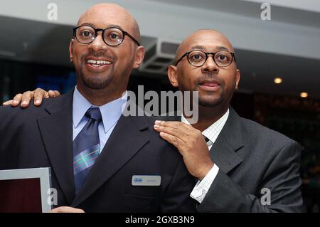 Howard Brown, der mit Halifax bebrillte Werbestar, enthüllt am Montag, dem 28. Februar, sein Doppel im Madame Tussauds, London. Stockfoto