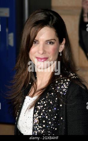 Sandra Bullock bei der UK-Premiere des Films Miss Congeniality 2 - Armed and Fabulous. Die Vorführung des Films fand im Vue cineman am Leicester Square in London statt. Stockfoto