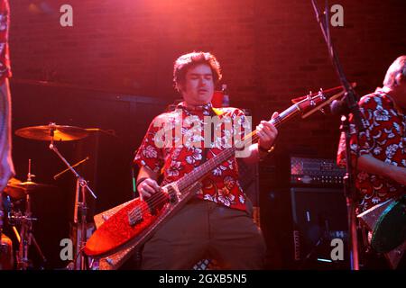 Fat Mike of Me First und The Gimme Gimmes treten bei Richard's on Richards in Vancouver auf. Stockfoto