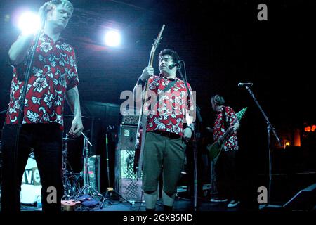 Fat Mike of Me First und The Gimme Gimmes treten bei Richard's on Richards in Vancouver auf. Stockfoto