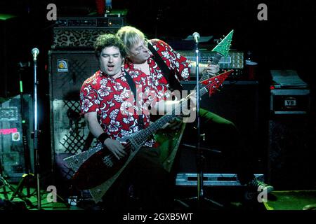 Fat Mike und ich First und The Gimme Gimmes treten bei Richard's on Richards in Vancouver auf. Stockfoto