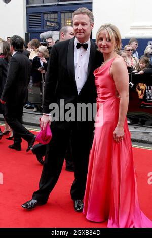 Rory Bremner & Wife, Tessa Campbell-Fraser bei den BAFTA Television Awards 2005, The Theatre Royal, Drury Lane, London. Stockfoto