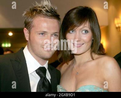 Nicky Byrne und seine Frau Georgina Ahern beim Benefizessen für Keith O Neill, der kürzlich im Alter von 28 Jahren aufgrund einer Verletzung aus dem Fußball ausscheiden musste. (The Burlington Hotel, Dublin, Irland) Stockfoto